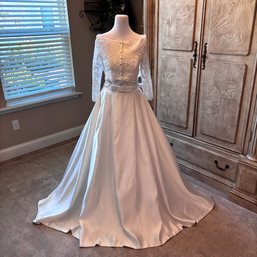 NEW Satin Wedding Dress 2 Piece Wedding Dress with Jacket NWOT Size M/8 - Picture 3 of 16